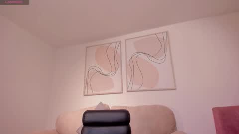 Snapshot of lisaflowersx chatting on December 4, 11:08 am Lisa Flowers online show from December 4, 11:08 am