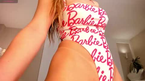 Lisa  Flowers online show from February 14, 8:33 am