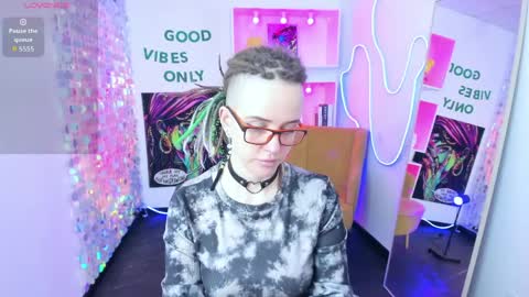 Lisa online show from April 2, 5:27 am