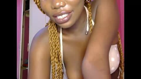 Lisah online show from April 15, 7:15 am