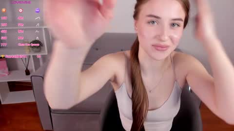 Snapshot of lisahille chatting on March 2, 8:10 am Lisa online show from March 2, 8:10 am