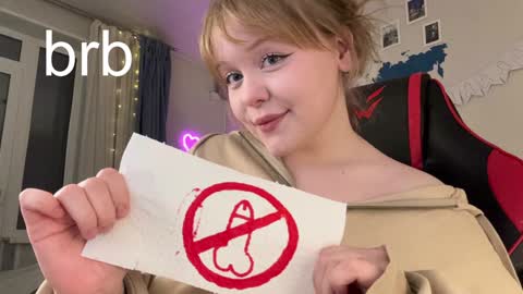 -Lisa- Help me to reach 100 thumbs up3 online show from January 19, 4:57 pm