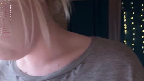 -Lisa- Help me to reach 100 thumbs up3 online show from March 17, 7:06 pm