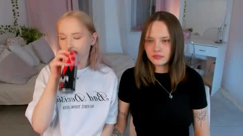 Lisa blonde  Alisa brunette online show from April 3, 7:23 pm