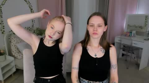 Lisa blonde  Alisa brunette online show from April 4, 9:12 pm