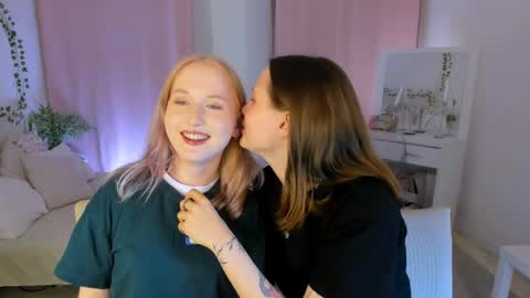 Lisa blonde  Alisa brunette online show from April 8, 7:36 pm