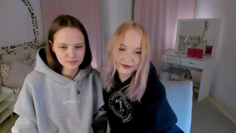 Lisa blonde  Alisa brunette online show from April 10, 6:56 pm