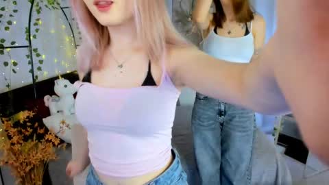 Lisa blonde  Alisa brunette online show from April 17, 6:33 pm