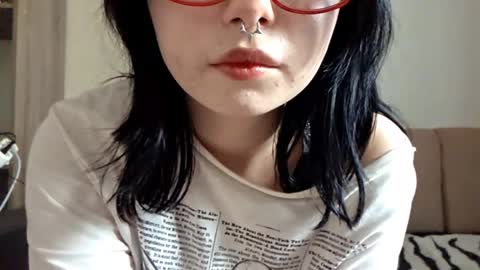 lisandrasteed online show from April 1, 1:41 pm