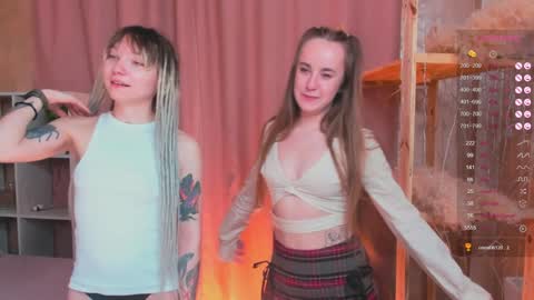 Snapshot of lisanelsona chatting on December 3, 3:20 am Hello our names are Kate and Alice this is our first day here. online show from December 3, 3:20 am