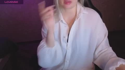 Anna online show from April 4, 11:57 pm