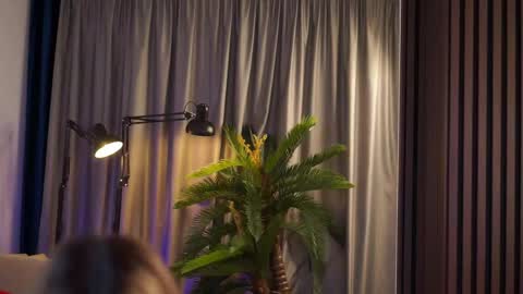 LisetteLuxe online show from April 17, 6:55 pm