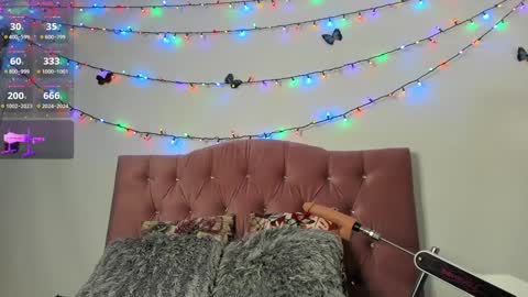 Snapshot of lissa_brown_ chatting on December 10, 1:54 am Lissa online show from December 10, 1:54 am