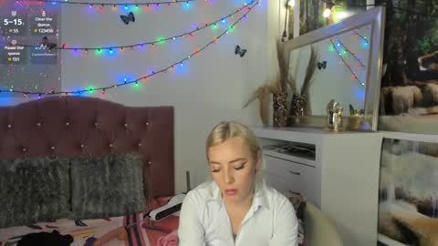 Snapshot of lissa_brown_ chatting on December 14, 1:50 am Lissa online show from December 14, 1:50 am