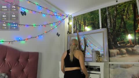 Snapshot of lissa_brown_ chatting on December 18, 1:59 am Lissa online show from December 18, 1:59 am