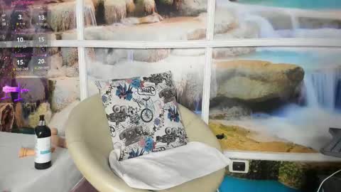 Snapshot of lissa_brown_ chatting on February 20, 5:55 am Lissa online show from February 20, 5:55 am