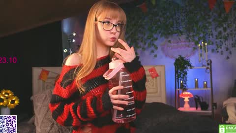 Snapshot of lissa_meooow chatting on October 23, 5:18 am your Liza again. Next stream Dec. 1 at 2 or 3 GMT online show from October 23, 5:18 am