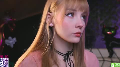 Snapshot of lissa_meooow chatting on October 26, 5:35 am your Liza again. Next stream Dec. 1 at 2 or 3 GMT online show from October 26, 5:35 am