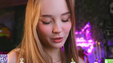 Snapshot of lissa_meooow chatting on November 9, 6:01 am your Liza again. Next stream Dec. 1 at 2 or 3 GMT online show from November 9, 6:01 am