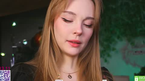 Snapshot of lissa_meooow chatting on November 13, 5:39 am your Liza again. Next stream Dec. 1 at 2 or 3 GMT online show from November 13, 5:39 am