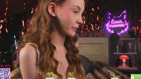 Snapshot of lissa_meooow chatting on February 15, 7:51 am your Liza again. Next stream Dec. 1 at 2 or 3 GMT online show from February 15, 7:51 am