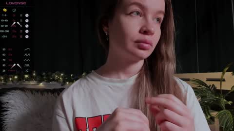 Snapshot of lissa_rose chatting on December 7, 7:43 pm lissa_rose online show from December 7, 7:43 pm