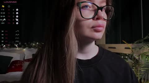 Snapshot of lissa_rose chatting on December 11, 4:53 pm lissa_rose online show from December 11, 4:53 pm