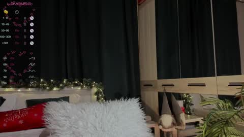 Snapshot of lissa_rose chatting on December 15, 7:10 pm lissa_rose online show from December 15, 7:10 pm