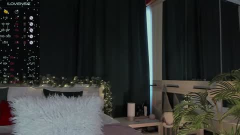 Snapshot of lissa_rose chatting on December 21, 9:55 am lissa_rose online show from December 21, 9:55 am