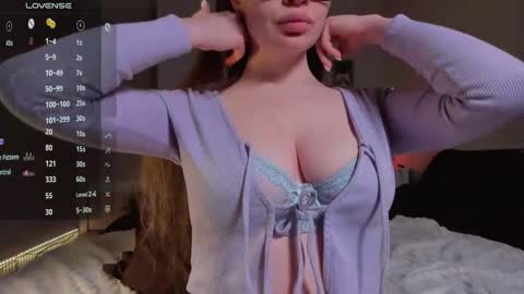 Snapshot of lissa_rose chatting on November 8, 4:18 pm lissa_rose online show from November 8, 4:18 pm