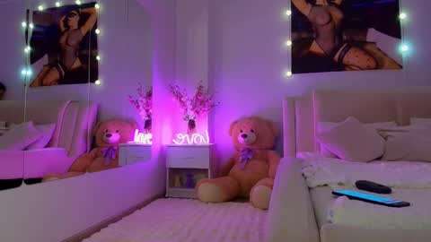 lissa_yassemin online show from December 2, 10:34 pm