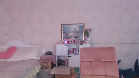 Alice Dont forget to thumbs up its very important  online show from April 13, 10:10 am