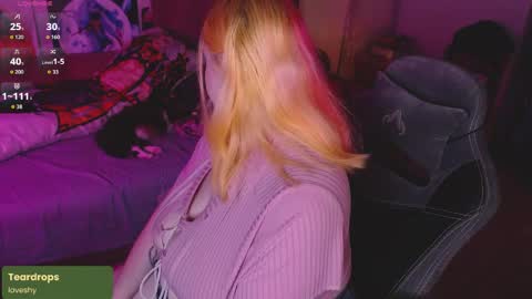 Snapshot of lissamuff chatting on April 21, 4:12 pm Lissa online show from April 21, 4:12 pm