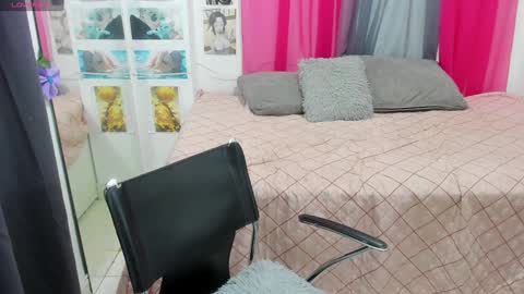 Snapshot of lissavillalobos chatting on December 3, 9:56 pm lissa online show from December 3, 9:56 pm