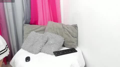 Snapshot of lissavillalobos chatting on March 6, 4:49 pm lissa online show from March 6, 4:49 pm