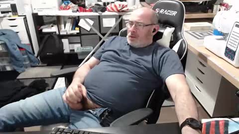 Snapshot of litemike7 chatting on March 11, 2:32 am litemike7 online show from March 11, 2:32 am