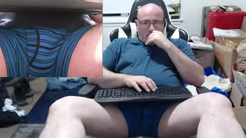 Snapshot of litemike7 chatting on October 7, 2:09 am litemike7 online show from October 7, 2:09 am