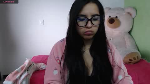 Snapshot of little__samantha_ chatting on November 5, 11:43 am Samantha. online show from November 5, 11:43 am