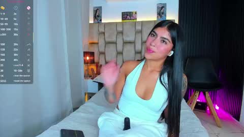 Snapshot of little__sophie18 chatting on April 19, 7:38 pm Sophie ---- connected from 1400 to 2100 Colombia time online show from April 19, 7:38 pm