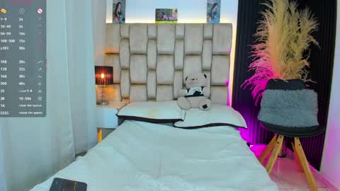 Snapshot of little__sophie18 chatting on April 23, 7:49 pm Sophie ---- connected from 1400 to 2100 Colombia time online show from April 23, 7:49 pm