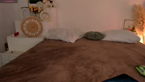 little_clare_ online show from March 24, 8:52 am