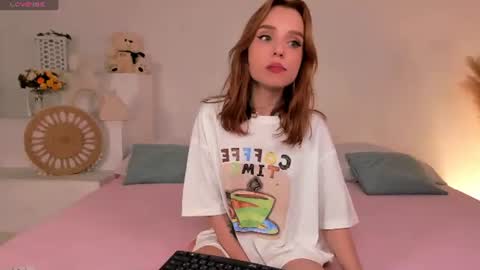 little_clare_ online show from July 22, 6:16 am