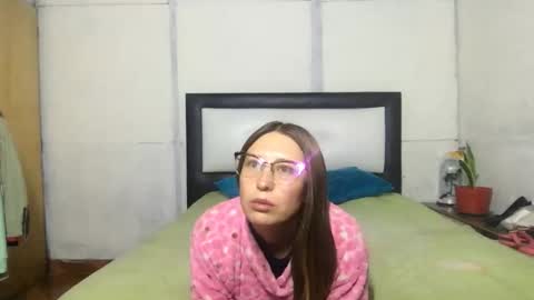 Snapshot of little_devil_diablita90 chatting on September 19, 10:49 am Diablita online show from September 19, 10:49 am