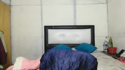 Snapshot of little_devil_diablita90 chatting on October 18, 1:52 am Diablita online show from October 18, 1:52 am