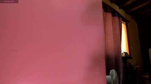 Snapshot of little_izzi chatting on February 2, 5:26 pm Izzi online show from February 2, 5:26 pm