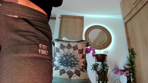 Snapshot of little_izzi chatting on October 23, 5:01 pm Izzi online show from October 23, 5:01 pm