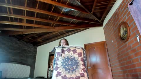 Snapshot of little_izzi chatting on December 18, 7:20 pm Izzi online show from December 18, 7:20 pm