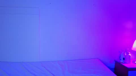 Snapshot of little_lilith_apple chatting on November 18, 9:19 pm little_lilith_apple online show from November 18, 9:19 pm