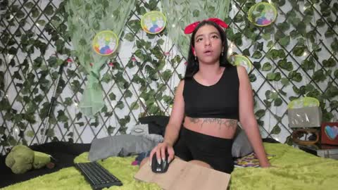 Mia online show from April 9, 11:04 am