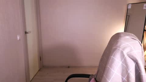 little_pretty_woman online show from September 17, 4:30 pm